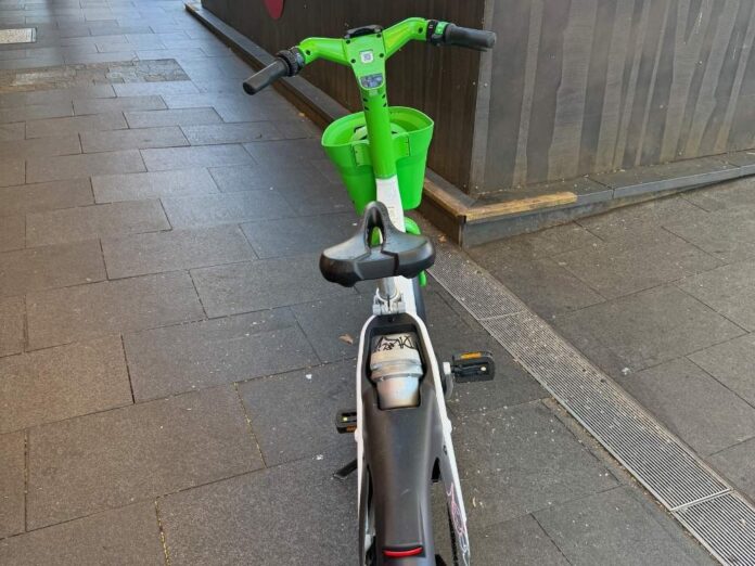 Lime Bike in plaza